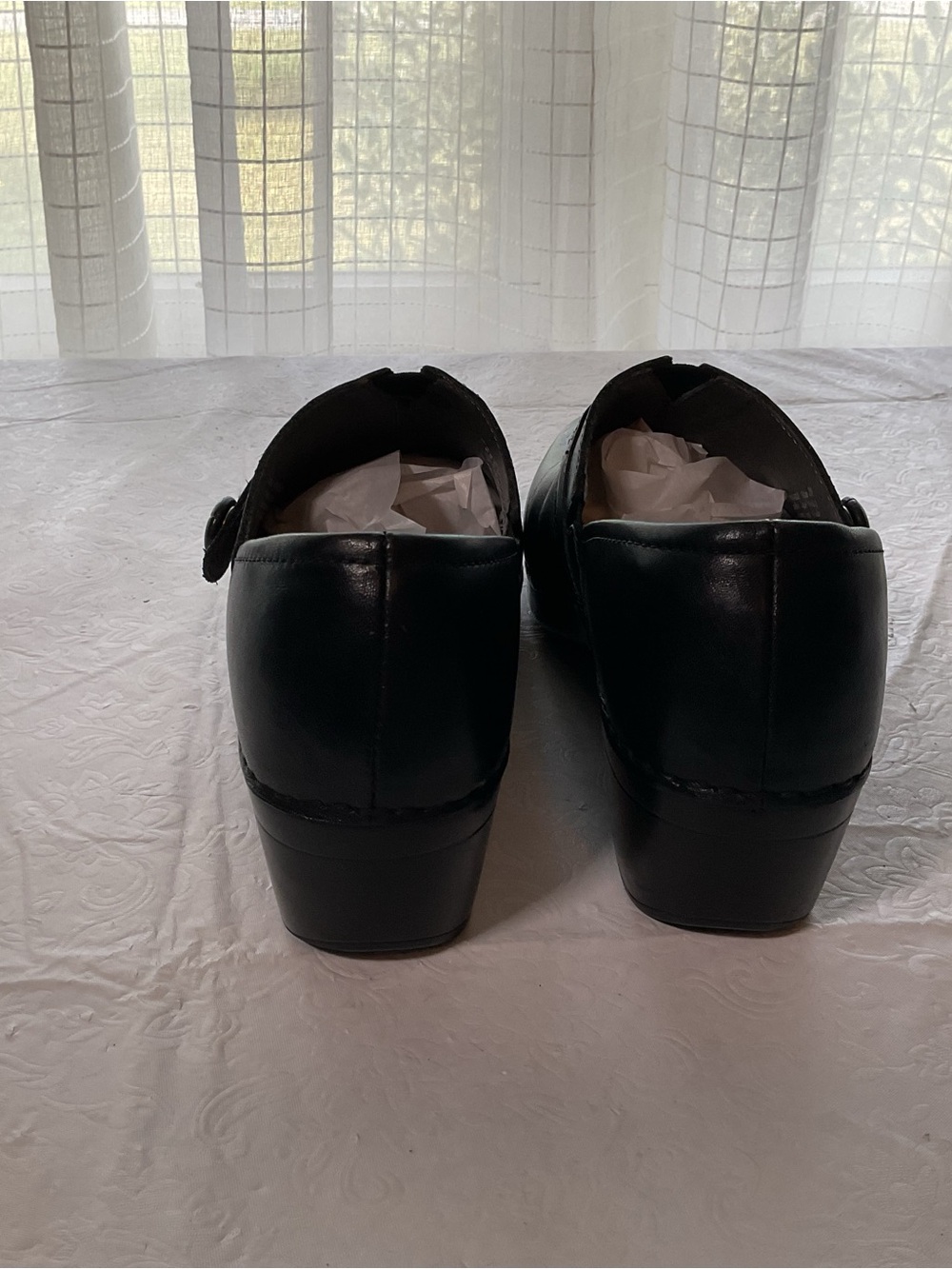 Dansko Solstice Button Women’s Black Leather Clogs. Size 39(8.5) - Picture 2 of 8